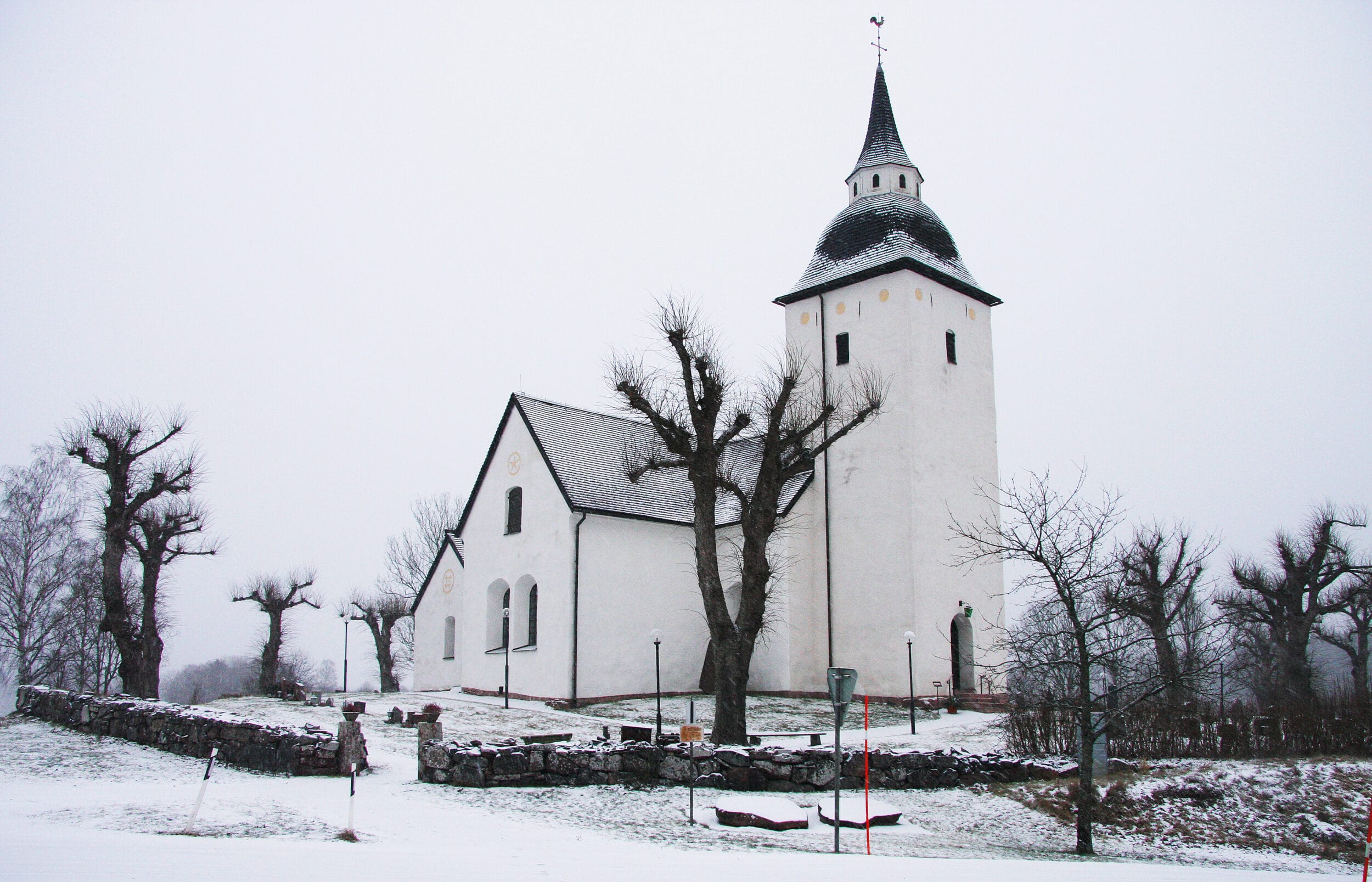 ytterenhörna-kyrka-ljudanläggning-högtalare-ljudteknik-ljudsystem