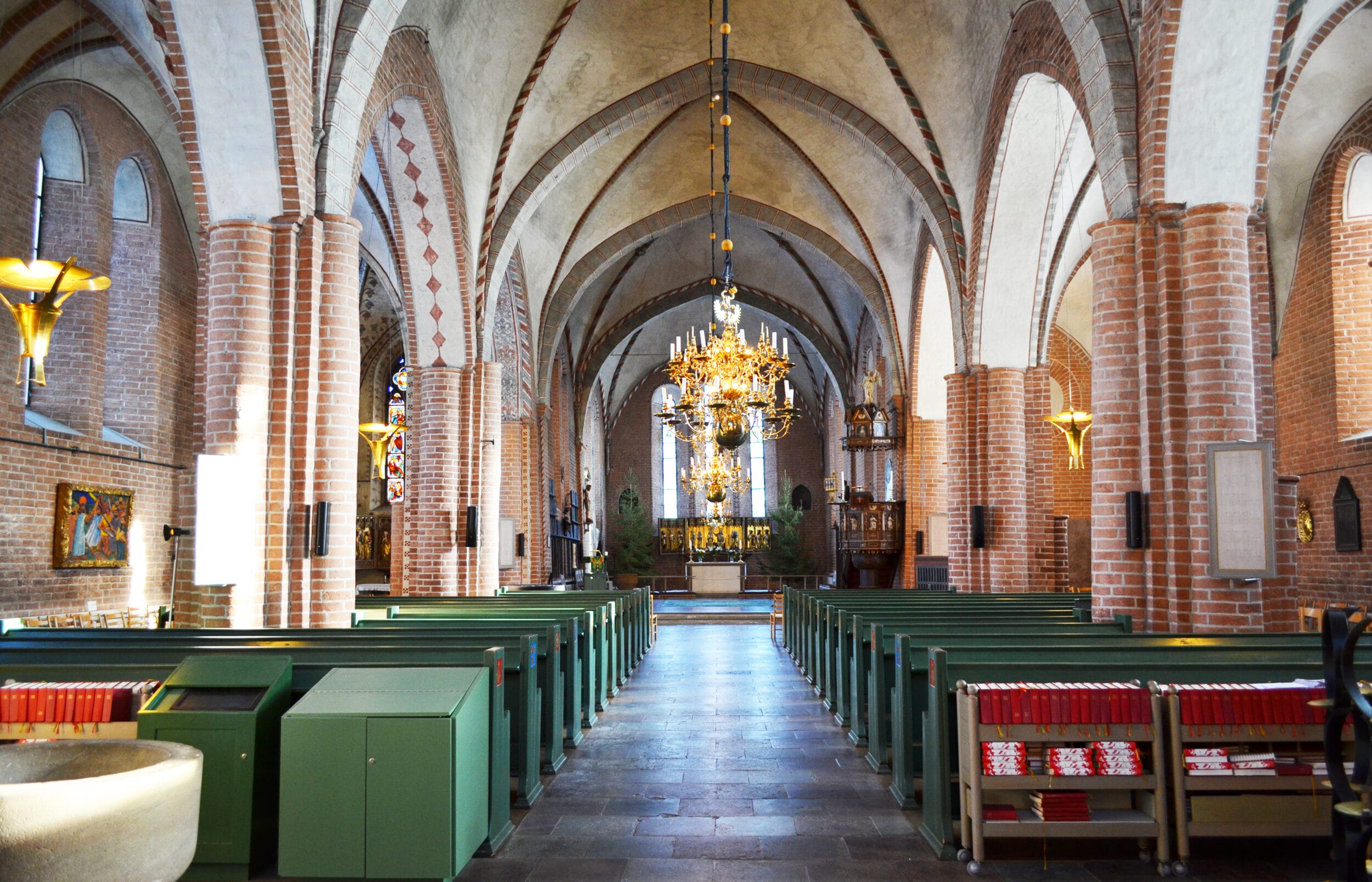 mariakyrkan-ljudanläggning-ljudteknik-högtalare-kyrka