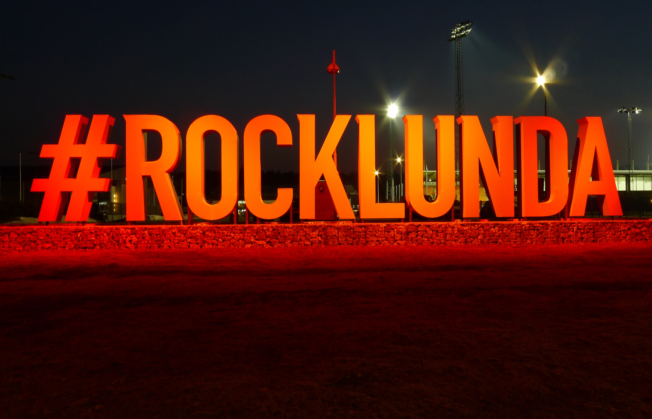 rocklunda-skylt-belysning-ljusdesign-ljussättning-svante-pettersson-kreativ-teknik-färgväxlande-ljus