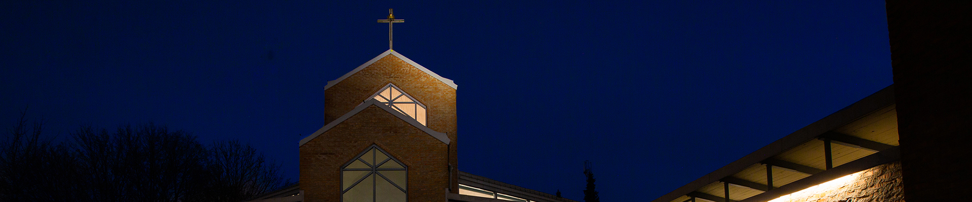 S:t-Perskyrkan-kyrka-fasadbelysning-uppsala-ljussättning-ljusdesign-fasadbelysning