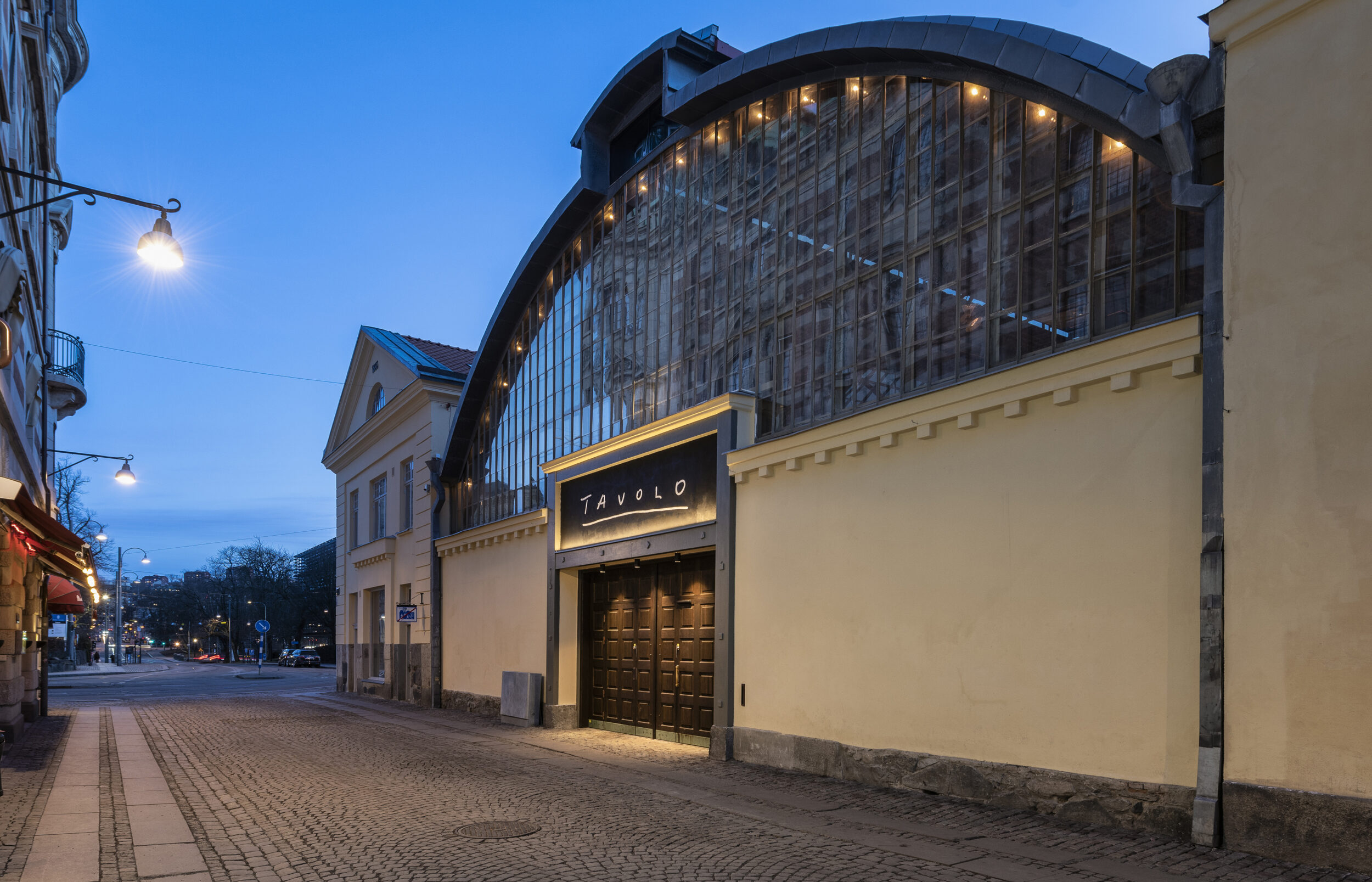 tavolo-restaurang-göteborg-götaplatsgruppen-fasadbelysning-ljussättning-ljusdesign-kreativ-teknik-belysning-ljudanläggning-ljudteknik-belysningsstyrning