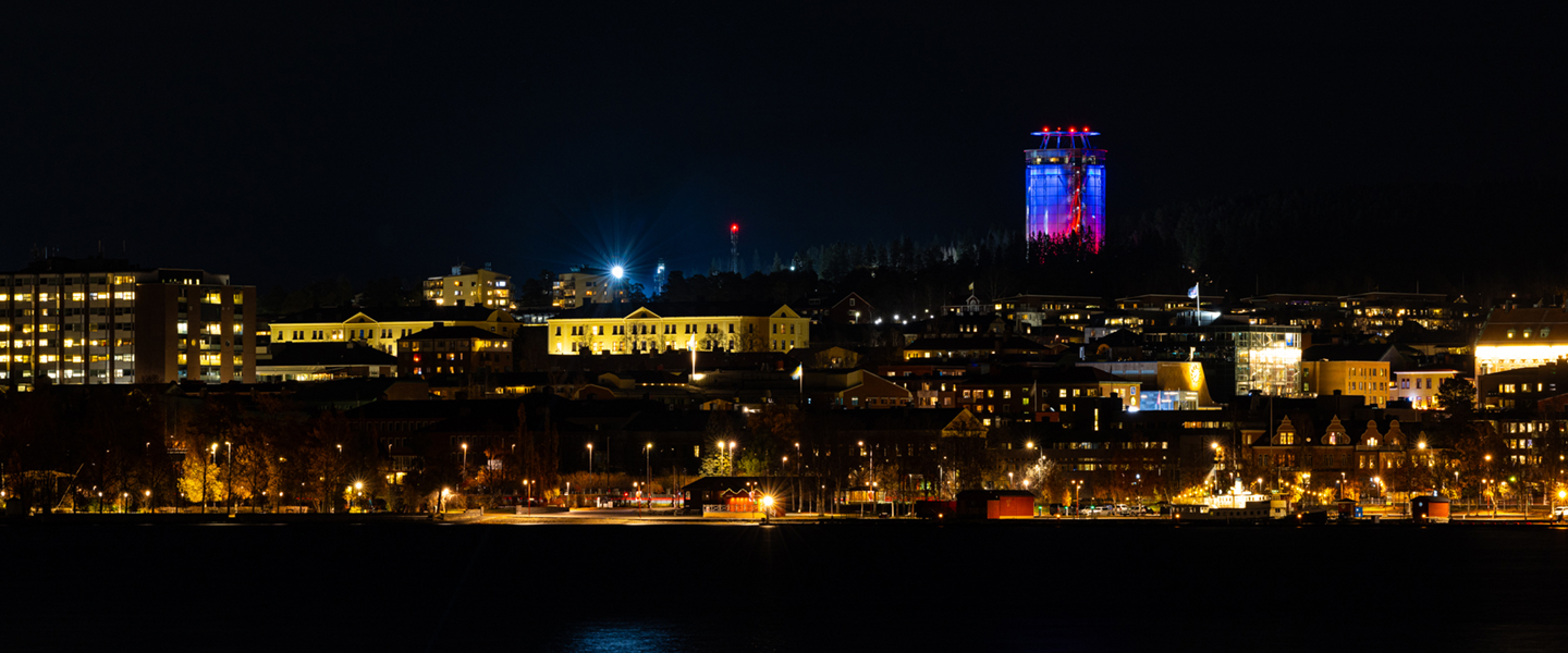 arctura-kreativ-teknik-konstverk-ljuskonstverk-ljusinstallation-östersund-philips-signify-colorblast-fasadbelysning-ljussättning-belysning