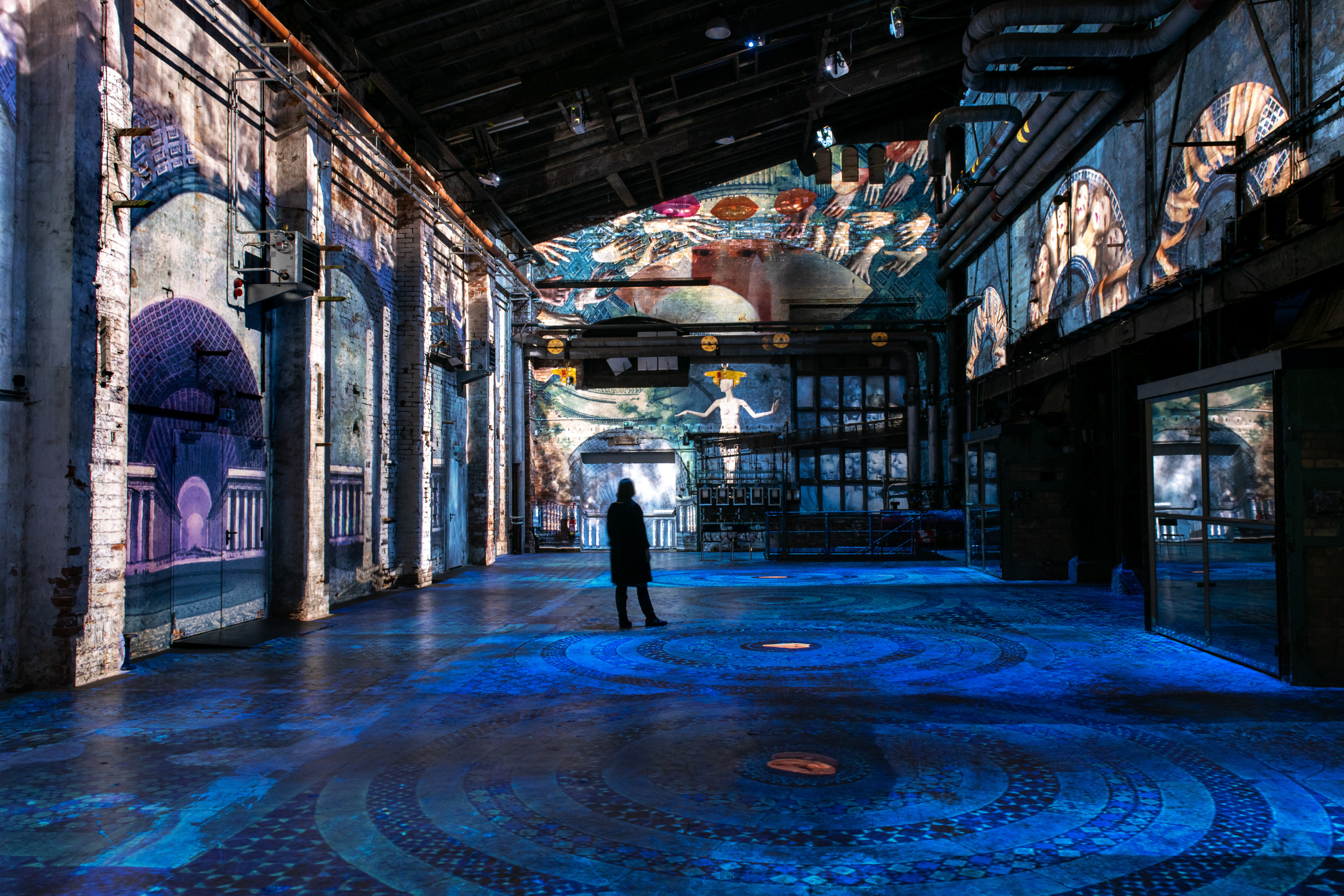 kreativ-teknik-immersive-room-teknik-upplevelse-total-belysning-ljus-ljud-bild-styrteknik