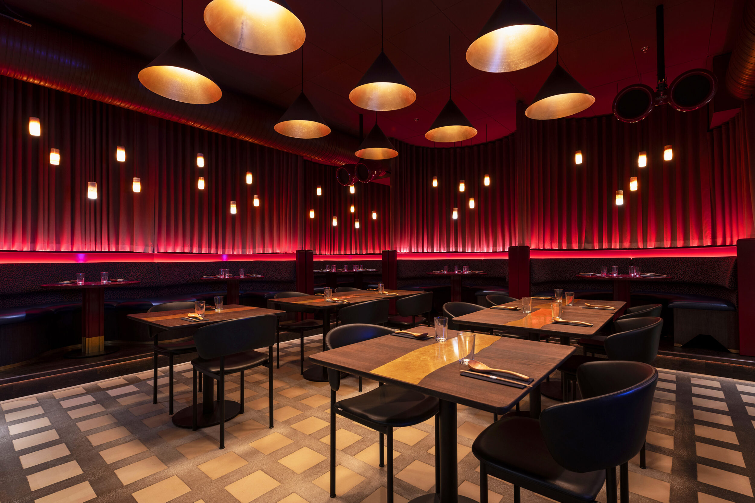 kreativ-teknik-roppongi-restaurang-belysning-ljus-ljud-bild-styrteknik-ljussättning-göteborg-void
