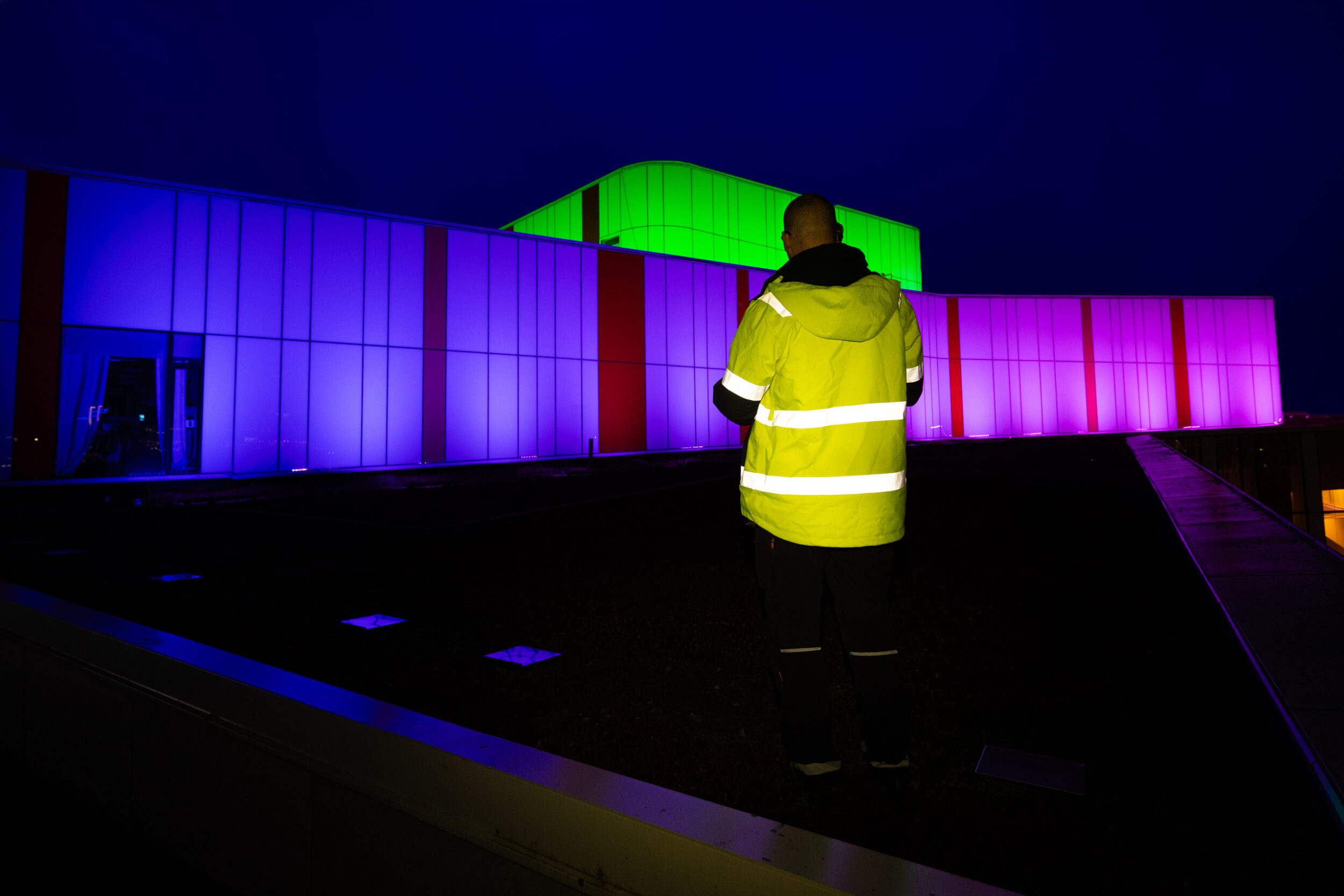 kreativ-teknik-kulturhuset-spira-fasadbelysning-ljussättning-ljusdesign-elektrobyrån-styrteknik-jönköping-signify-colorkinetics