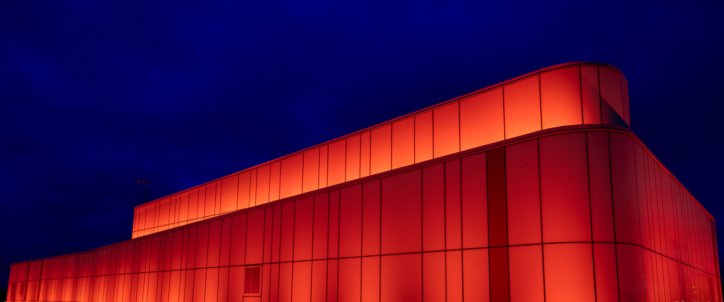 kreativ-teknik-kulturhuset-spira-fasadbelysning-ljussättning-ljusdesign-elektrobyrån-styrteknik-jönköping-signify-colorkinetics